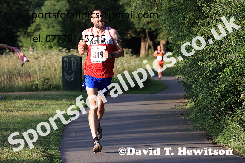 The 2025 Tynedale Pie n Peas 10k Road Race, Ovington to Low Prudhoe, Northumberland. Photo: David T. Hewitson/Sports for All Pics